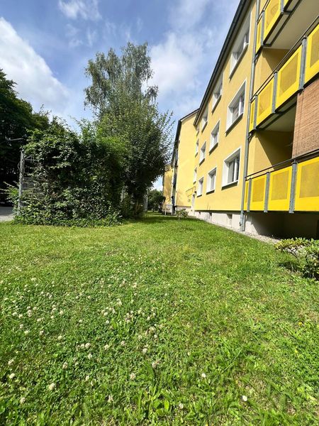 Renovierte 2 Zimmer-Mietwohnung mit Balkon, Badewanne, EBK..,